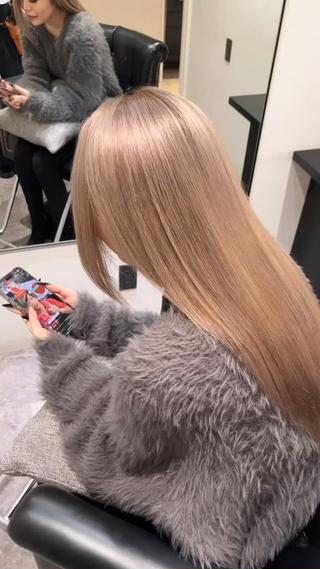 ロング カラー 余崎 優花のヘアスタイル