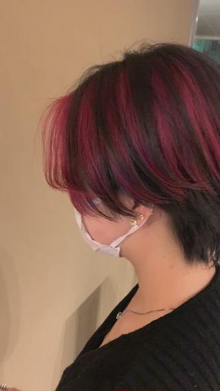 ショート、ボブスタイルにオススメのインナーヴェールカラー
ブリーチの箇所も少ないので負担少なく可愛くなれます。
#インナーヴェールカラー
#ケアブリーチ