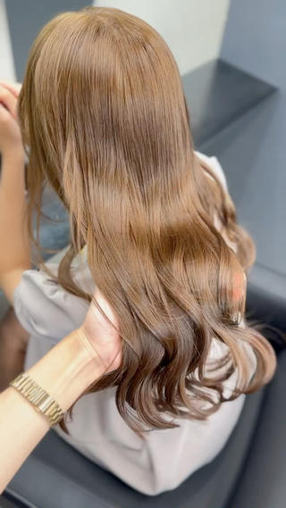 初カラーからブリーチなしダブルカラーで明るめベージュ
+3000円でULTOWAトリートメントに変更可能です