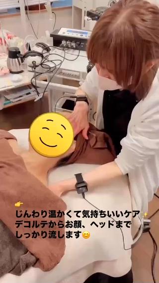 手のひらから伝わる、じんわり心地よい最新の温熱体験。
熟練のハンドケアで、眠ってしまうほどリラックスしながら
フェイスラインをすっきり上向きな印象へと整えます。
気になるお疲れ印象をクリアにして、内側からふっくらハリのある
若々しい肌づくりをサポート。
頑張る自分へのご褒美に、特別なひとときを過ごしませんか?
完全個室のプライベート空間でお待ちしております。