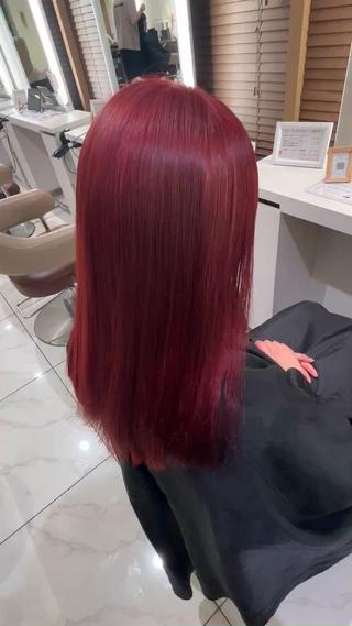 18時から1名様限定のクーポンです
他の日時でご予約頂いてもご案内出来ませんのでご了承ください！

お問い合わせのみご予約受け付けております
プロのスタイリストがサポートにつきますのでご安心ください
施術目安時間は120分になります。

セルフカラー、黒染め履歴、ブリーチ履歴がある方はご遠慮ください。

ロング料金は別途で頂きます(使う薬剤の量が増えるため、薬剤代として頂きます)

鎖骨上まで550円
鎖骨下まで1100円
胸上1650円
胸下以上で2200円頂きます。 