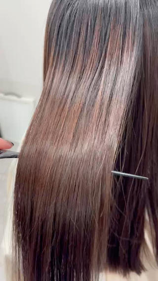 セミロング 早坂 美咲のヘアスタイル