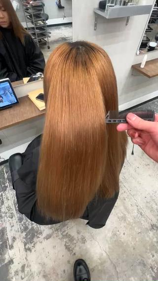 ブリーチ毛特有の「広がり・パサつき」
実は“優しい縮毛矯正”で改善できます
毎日のアイロンから解放されたい方におすすめです 