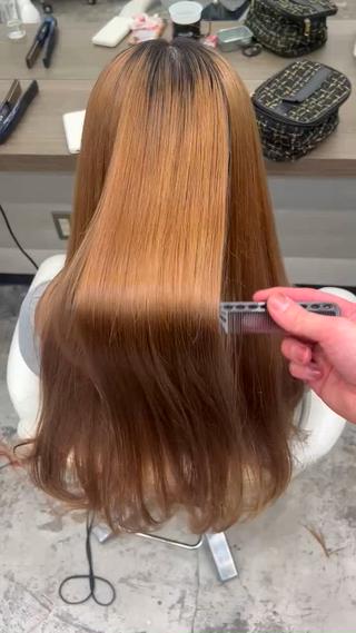 ブリーチ毛特有の「広がり・パサつき」
実は“優しい縮毛矯正”で改善できます
毎日のアイロンから解放されたい方におすすめです 