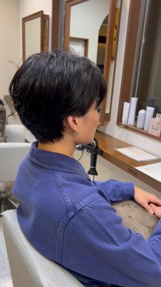 就職前にカットカラーをしに来て下さりました
艶カラーでトーンダウンし伸ばしてた髪の毛もバッサリカット