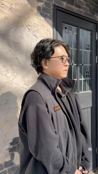 アッシュグレー系カラーでオシャレにトーンダウン 