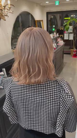 ミディアム カラー カラーが上手い 辻悠月のヘアスタイル