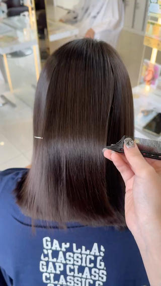 夏の汗でうねる髪の毛も縮毛矯正で楽になります︎