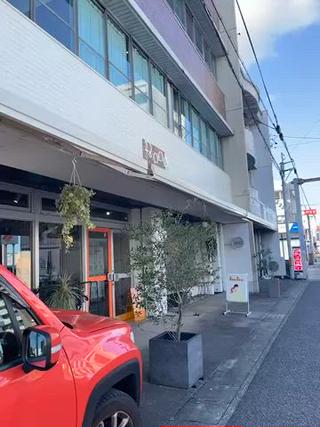 rukukuが10/10にRenewal open致しました
fanfun by roooの２階になりますので、右側にある階段を登って頂きピンクのドアが目印になります

駐車場はfanfun by Roooと一緒となっております 