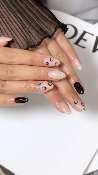 シンプルムーンネイル