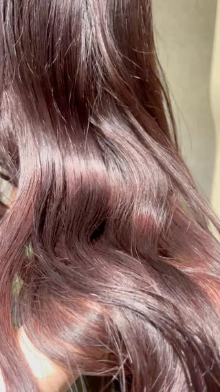 ダブルカラーで明るく
トリートメントで艶っぽく
ワインレッド 冬に向けて最近人気です
こっくりレッド 