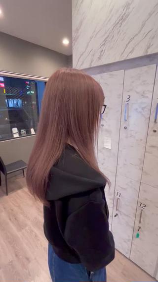 暗めピンクベージュ