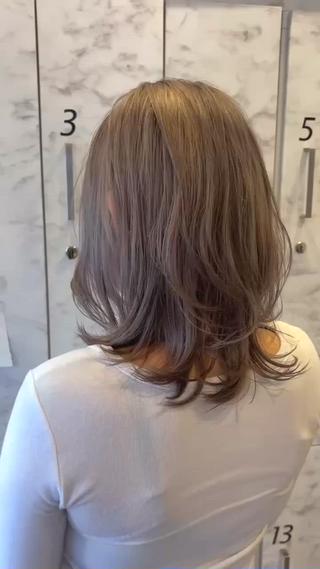 ハイトーングレージュ