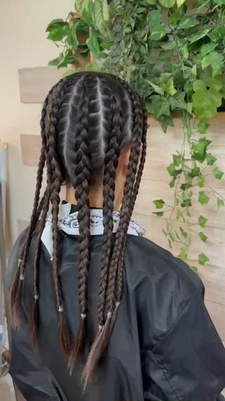ダンスヘア
コーンロウではないのですが、
別料金になります。
お問い合わせ下さい 