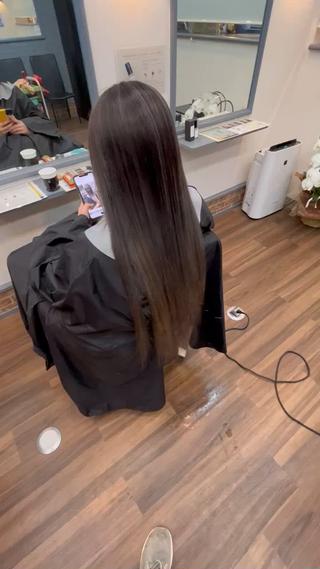 ロング カラー ヘアアレンジ 三輪 太一のヘアスタイル