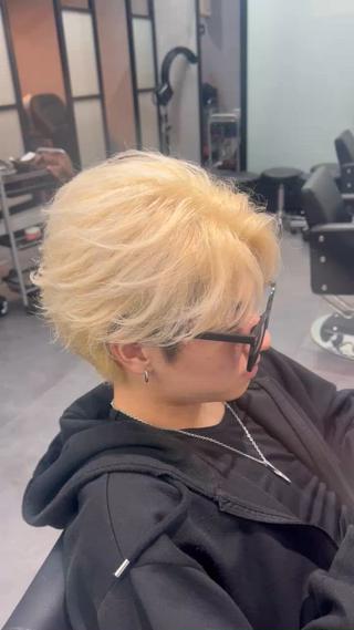 ブリーチ2回のホワイトブロンド 