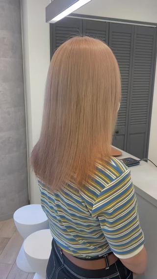 セミロング カラー ハイトーン特化サロン 🍑momo🍑のヘアスタイル