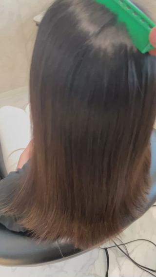 美髪縮毛矯正してドライのみでこの仕上がりです
この後に髪質改善トリートメントするとさらに綺麗になります 