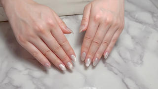 思わず手を動かしてしまいたくなるマグネットネイル
 