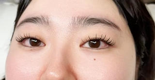 自まつ毛が長く見えるようにナチュラルカール

韓国ロッドピーナツ使用 