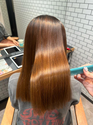 髪質改善トリートメント、ダメージが気になる方、ブリーチされている方にとてもおすすめです。
自分でも実感される程の手触りになります
この価格でできるのはミニモだけなので、是非お試しください♪ 