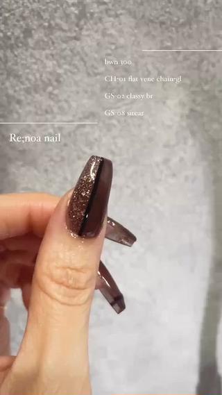 ____ A/W Nail 

透け感Brown × Gold lame 
ブラックラインを効かせて、モードな印象に。

秋冬ファッションとも相性抜群。
透け感があるから重たすぎず、
大人っぽく抜け感のある指先に

#AWnails #秋冬ネイル #シアーブラウン #大人ネイル #モードネイル #抜け感ネイル

＿＿＿＿＿＿＿＿＿＿＿＿＿＿＿＿＿＿＿

Re;noa nail ｜ private nail salon 
 