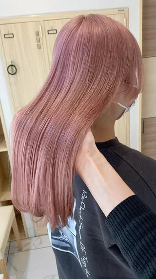 透明感のあるピンクベージュカラー 