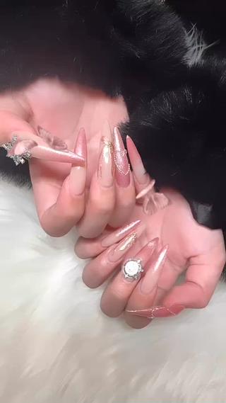 くるくる回る雪の結晶可愛すぎる
数量限定ですっ 