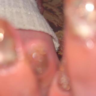 ショートネイルのお客様

ピンクベージュをベースに、
ハートホロを散りばめた
大人のバレンタインネイルです

甘くなりすぎないよう、
きらきら感は上品に
ショートの長さでも、
手元がきれいに見えるバランスで仕上げています

お爪が薄い方なので、
強化ベースでしっかり補強しながら施術しました
可愛さも、安心感も大切にしたネイルです

優しいお心遣いありがとうございました

次回も楽しみにしております

#あきる野市ネイルサロンあひるの 
#ショートネイル
#2月ネイル
#バレンタインネイル 
 