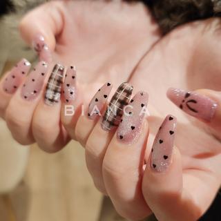 #冬ネイル #バレンタインネイル #チェックネイル #ハートネイル #ピンクネイル #ブラックネイル #マグネット #ワンホンネイル
こちら8,330円のデザインです。**
