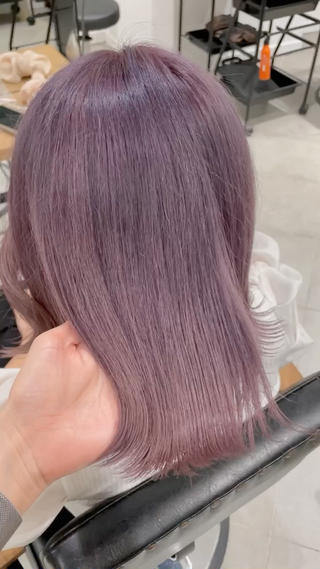 ダブルカラーでラベンダーピンク
2回以上のブリーチが必要なカラーです 