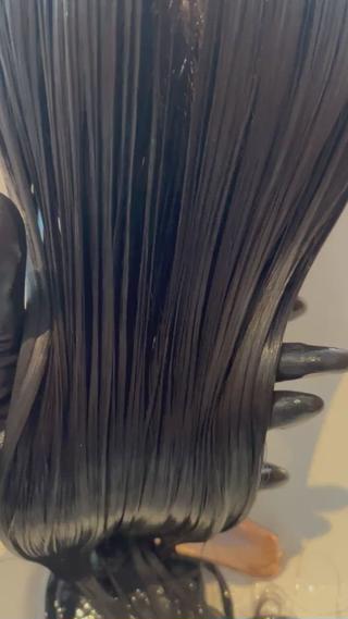 +¥500で超音波アイロンがつけられます
内部までしっかりトリートメントを浸透できるのでブリーチ毛でもツヤを取り戻すことができ、髪の収まりも良くなります