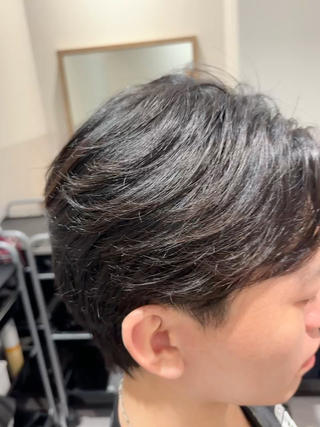 曲がる縮毛矯正骨格修正カットで更に毛先に動きを
カットだけでも毛流れ作れます是非一度お任せ下さい