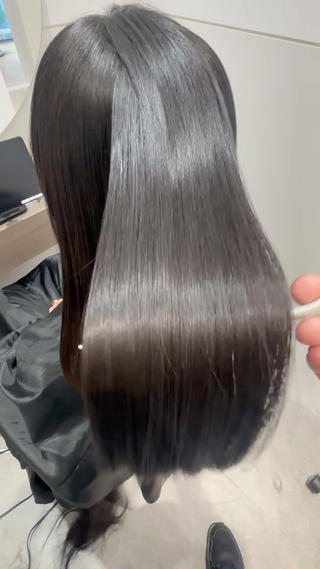 しっかりとしたカウンセリングで、お客様に合わせたこだわりの【最新技術トリートメント】や【柔らか地毛風ストレート】で気になるクセや広がりを抑え、まとまりのある髪に仕上げます！ 