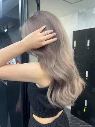 ロング カラー シールエクステ特化 ハイトーン、NANAのヘアスタイル