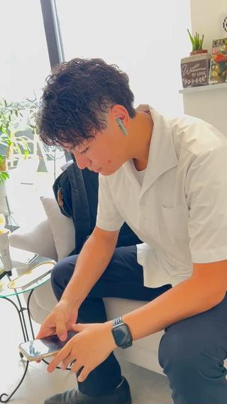 浮きやすい伸ばしかけ襟足をダウンパーマで
他はやや強めのツイストスパイラル 