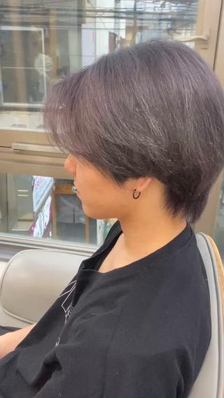 後ろにサラッと。センターパート 