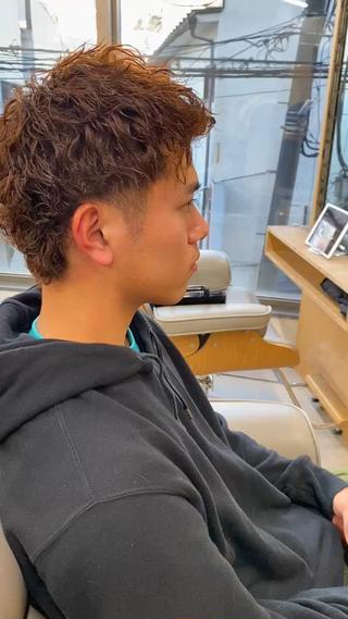 前髪上げのショートウルフに強めツイスパ 