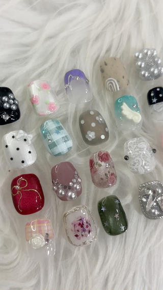 フットネイルの定額design〜
親指のデザインをこちらから選んで頂き、
他の指はワンカラーで仕上げていきます

カラーは変更可能です
沢山のご予約をお待ちしております 