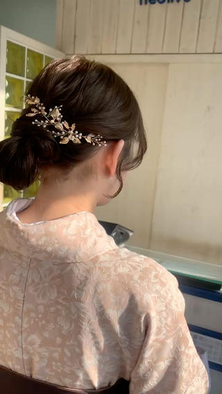 卒業式の袴着付けとヘアセットです¨̮⃝
抜け感あるまとめ髪

おひとりおひとり丁寧に寄り添って施術致します
気になった方はぜひいいねとご予約お待ちしております
 