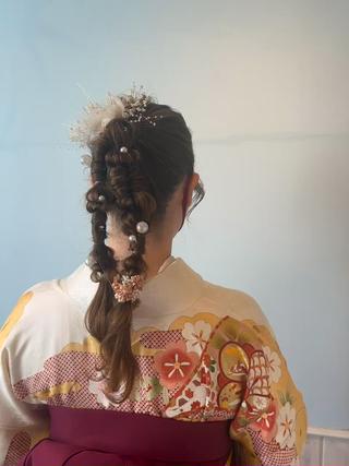 袴ヘアセット◎
個性派ポニー編みおろし

おひとりおひとり丁寧に寄り添って施術致します
気になった方はぜひいいねとご予約お待ちしております
 