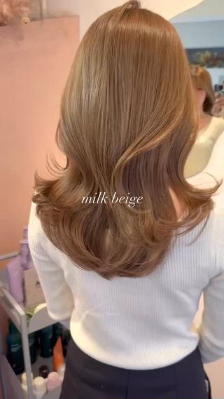 明るめカラーを続けているので、ブリーチしているような仕上がりに





保存してカウンセリングにお使いください



＼やりたいカラーのニュアンスを伝えるのが難しい...という方！／
是非お任せください



お客様の雰囲気や好みなどをしっかりお伺いしてカウンセリングさせていただきます

カラー剤はベースやお悩みに合わせてカラー剤の調合をします
是非ご相談ください︎

女性らしいカラーにぴったりなレイヤーカットに
巻いてもアレンジしても盛れるお顔まわりのカットをしています


 