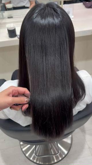 縮毛矯正には髪質改善トリートメント必須でお願いしています！！
最低限のダメージに抑えながら癖や広がりを抑えていきます！ 