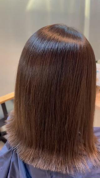 毛先はブリーチ毛のお客様
根本から毛先までツヤツヤにします 