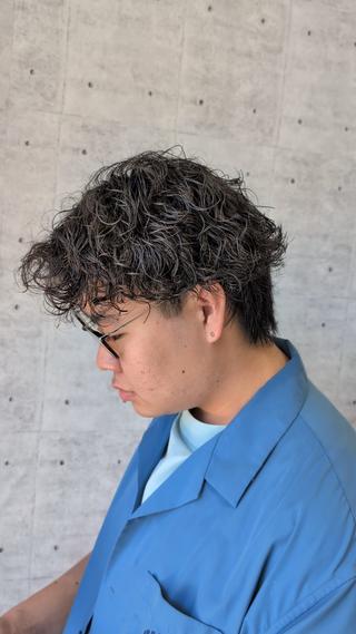 強めのパーマの【波巻きパーマ】
散りつかずフワッとした質感で扱い易いパーマです!
メンズカット/メンズパーマ/メンズ縮毛矯正/ツイストスパイラルパーマ/波巻きパーマ/ツイストパーマ/曲がる縮毛矯正/ナチュラル縮毛矯正/流れる縮毛矯正/フェザーパーマ/ニュアンスパーマ/スペインカール/シャドウパーマ/センターパート/メンズマッシュ/フェードカット/ツーブロック/レイヤーカット/ブリーチパーマ/ブリーチ縮毛矯正/プレミアム縮毛矯正/デザインパーマ/メンズスタイル/ヘアセット/髪質改善/オージュア/大田区/下丸子/蒲田/多摩川/自由が丘/渋谷
