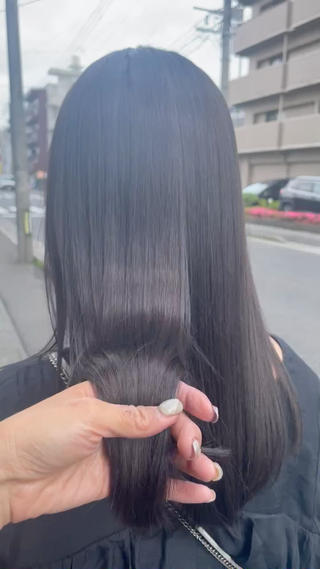 高濃度水素トリートメント3回目。続けていただく事によりより良い指通りを実感頂けます。
カット+カラー+高濃度水素トリートメントで12000円。
ケアをしながら伸ばしたい方におすすめのメニューです