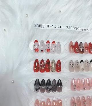 カラーやパーツの色(他の色もある場合)配置など自由に変更していただけます! 