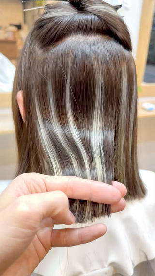 プレミアムトリートメントで艶々
細めハイライトのベースちょい明るめ 