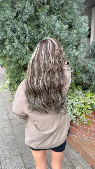 僕にしか出来ないコントラストハイライト
色落ちまで可愛くなるようにカラーを調合しています 