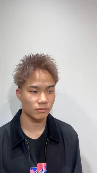 短髪アップバングにハイトーンの最近人気のスタイルです！！ 